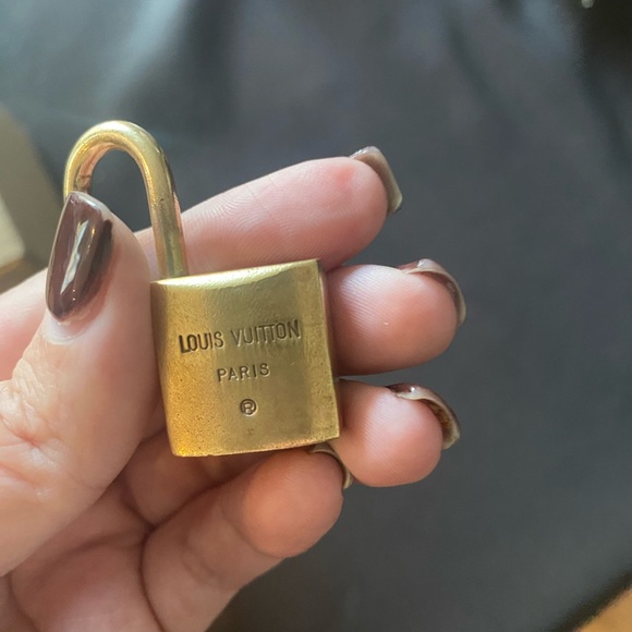 LV Lock #204 - Picture 6 of 8